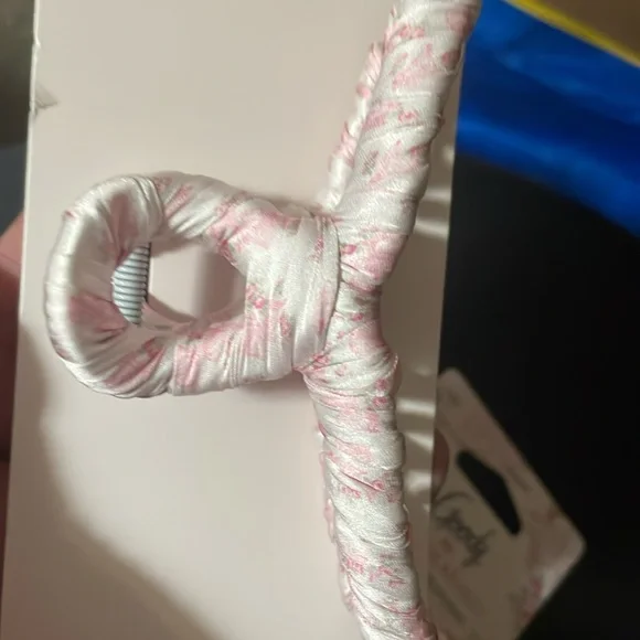 x LoveShackFancy Satin Hair Accessories Set - Pink 3 item bundle Price Firm - Picture 8 of 14